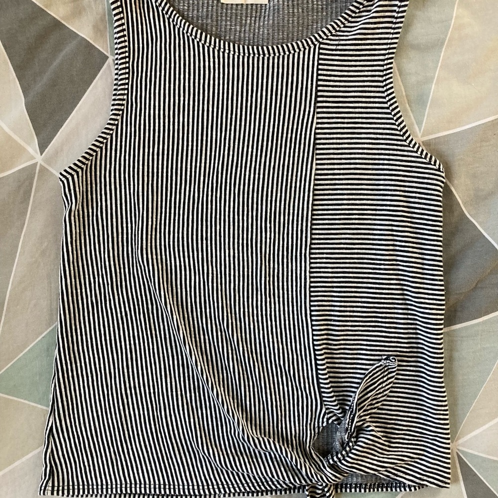 Black/White Striped Tank Top w/cute tie at bottom. Super soft. size Small